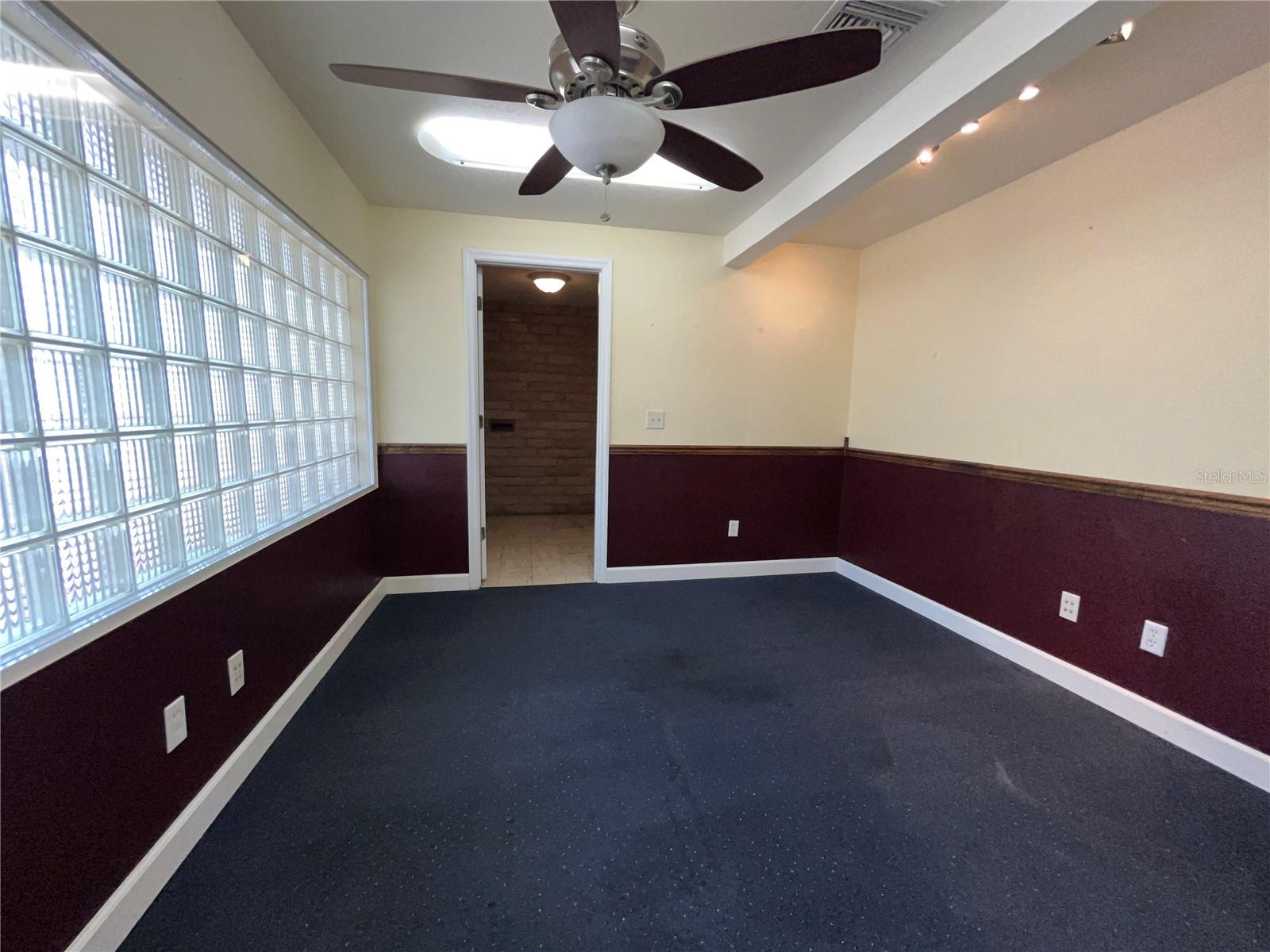 AVON PARK - Commercial Sale