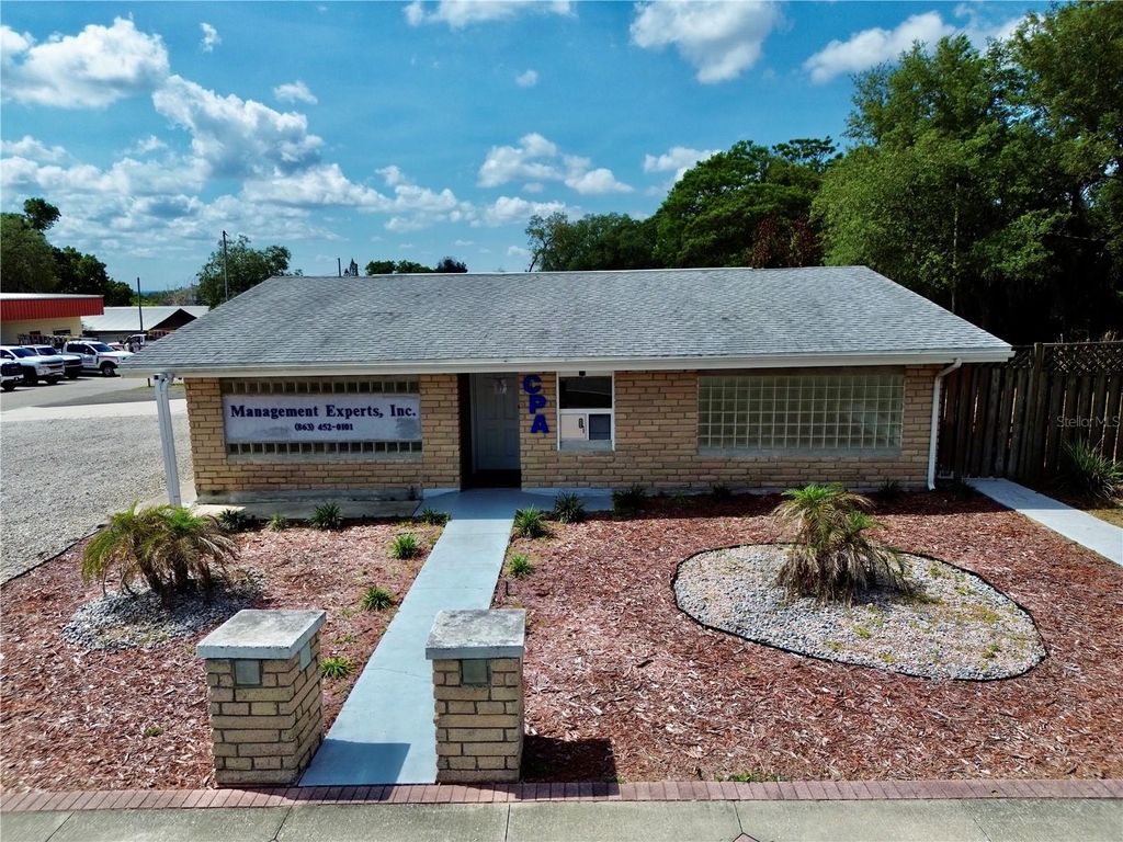 Photo of 601 W Main Street, Avon Park, FL 33825 (MLS # L4961861)