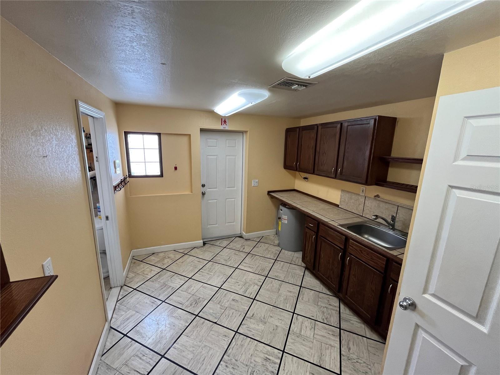 AVON PARK - Commercial Sale