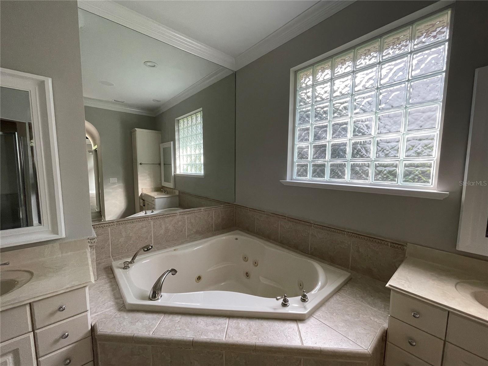 BRECKENRIDGE CLUSTER - Residential Lease