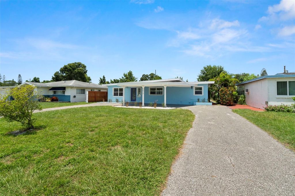 Photo of 5813 18th Avenue S, Gulfport, FL 33707 (MLS # A4692739)
