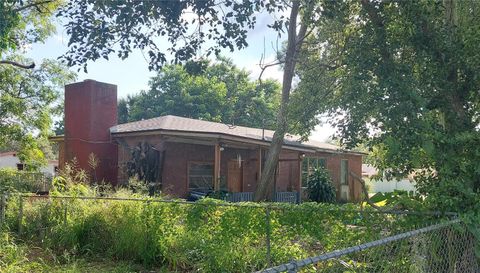 A home in WINTER HAVEN