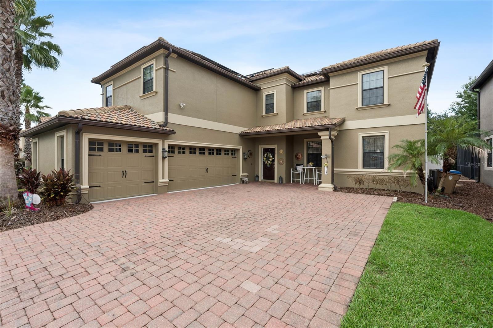 1319 GLENEAGLES LANE