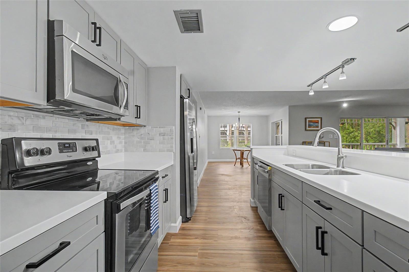 DOLLY BAY VILLAGE ON - Residential