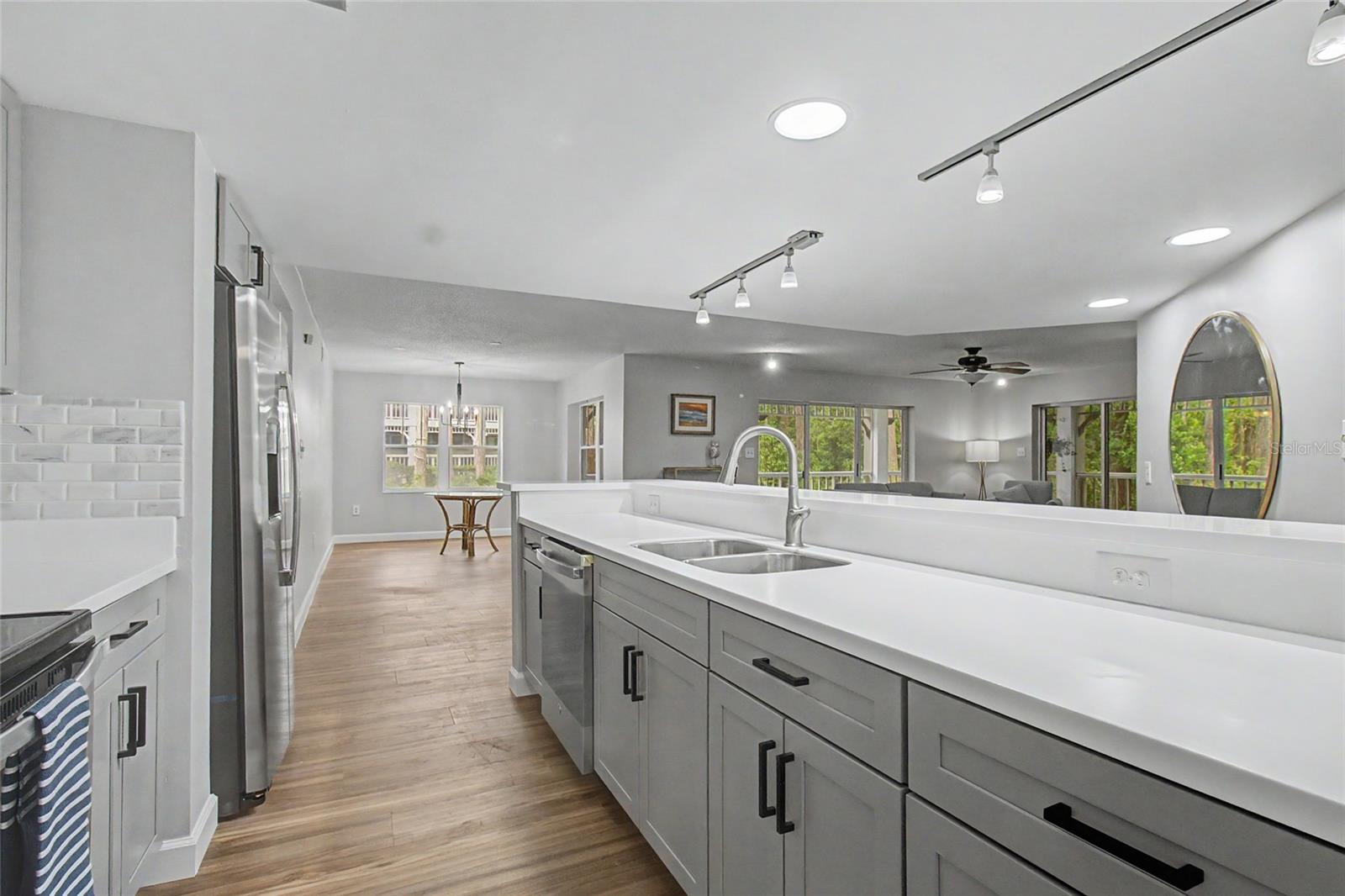 DOLLY BAY VILLAGE ON - Residential