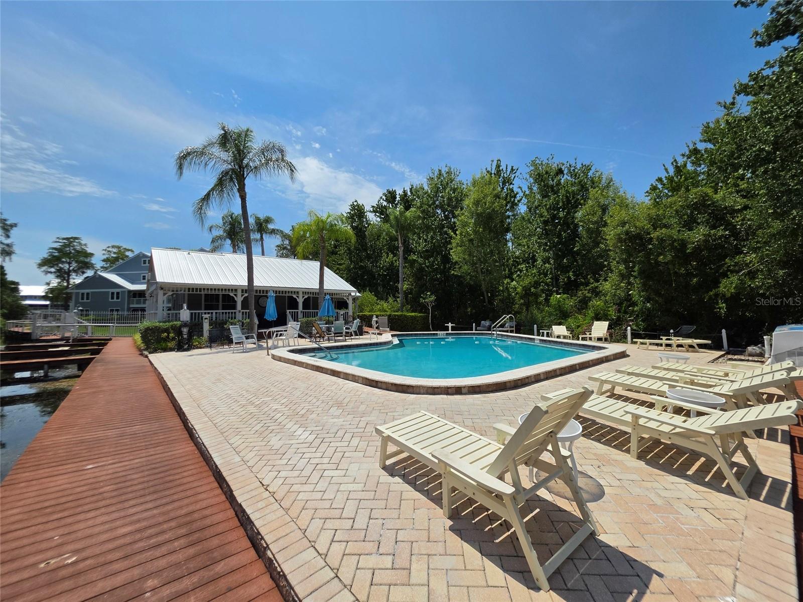 DOLLY BAY VILLAGE ON - Residential