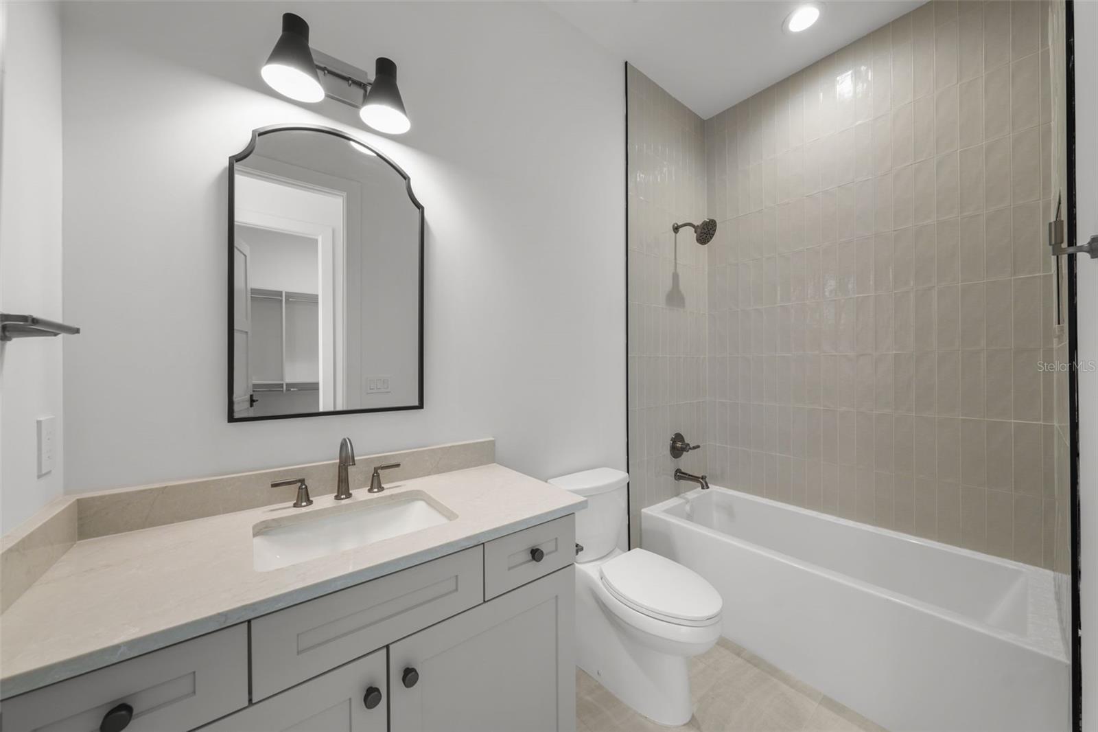 SUNSET PARK - Residential Lease