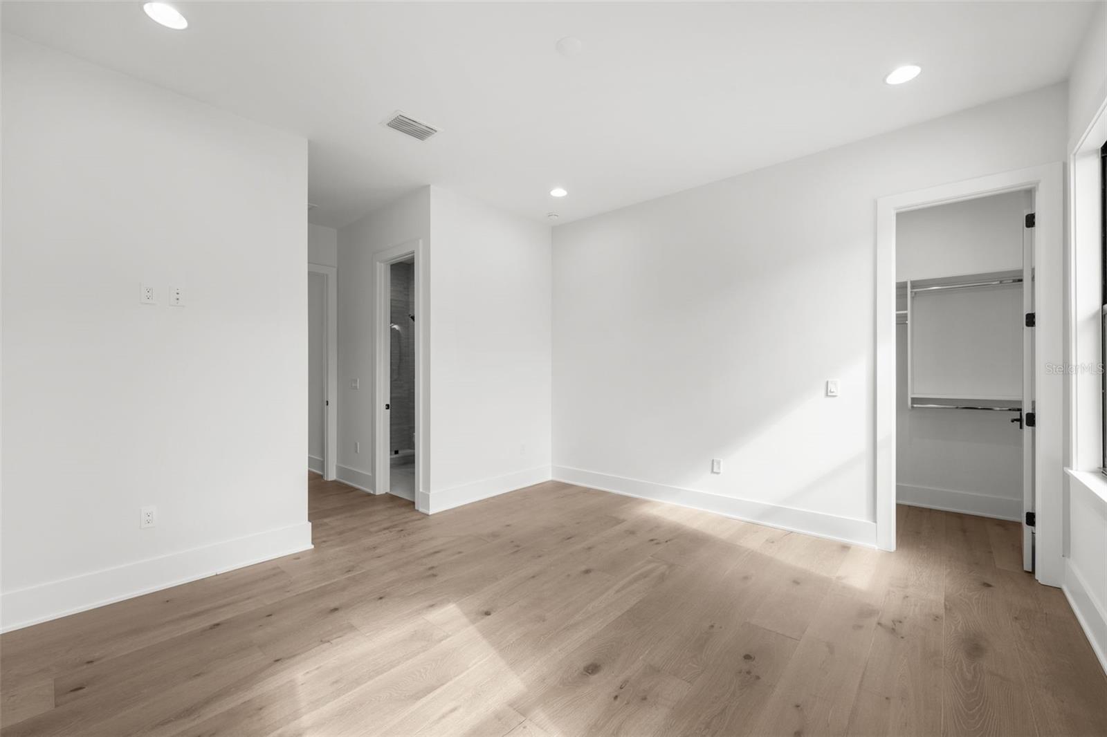 SUNSET PARK - Residential Lease