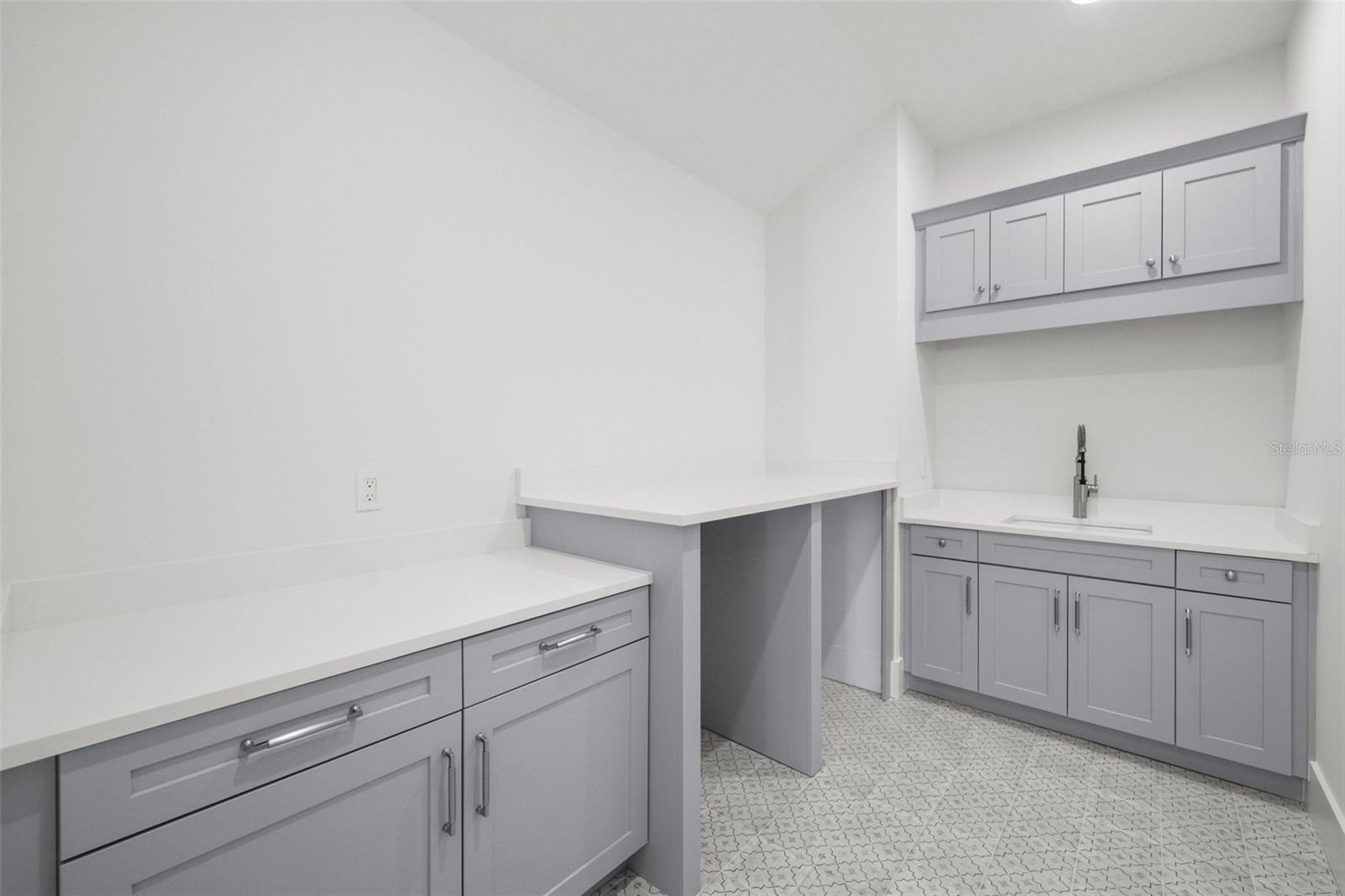 SUNSET PARK - Residential Lease