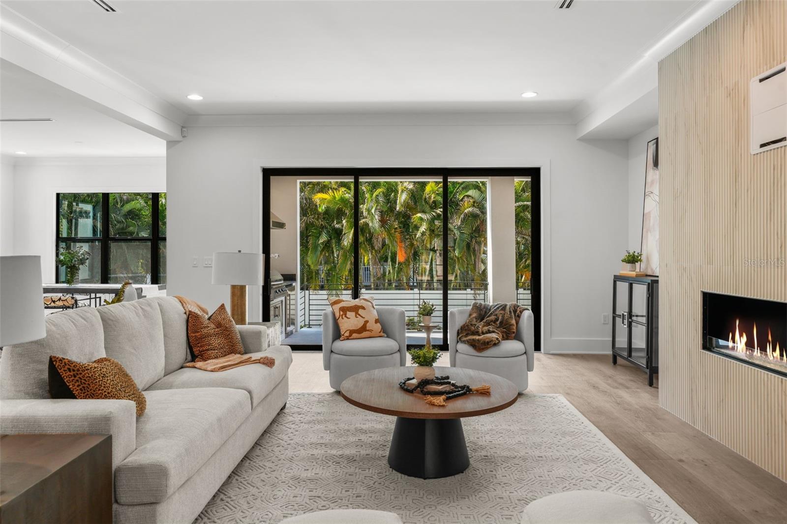 SUNSET PARK - Residential Lease