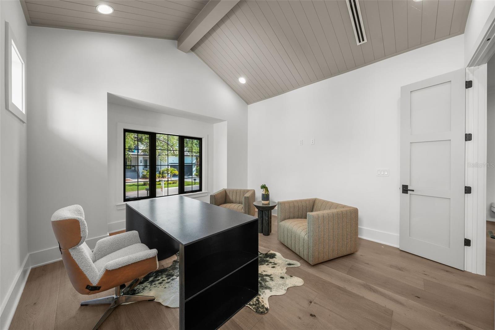 SUNSET PARK - Residential Lease