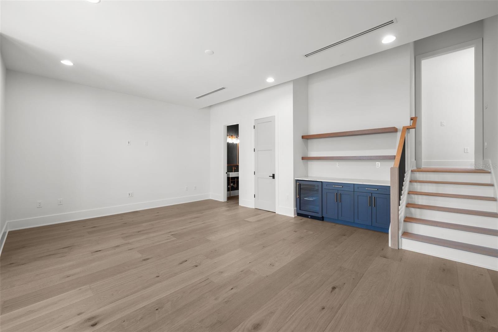 SUNSET PARK - Residential Lease