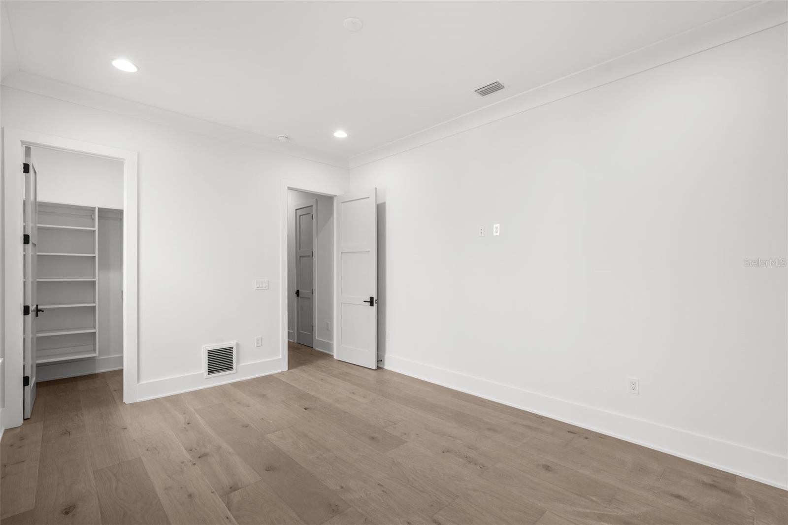 SUNSET PARK - Residential Lease