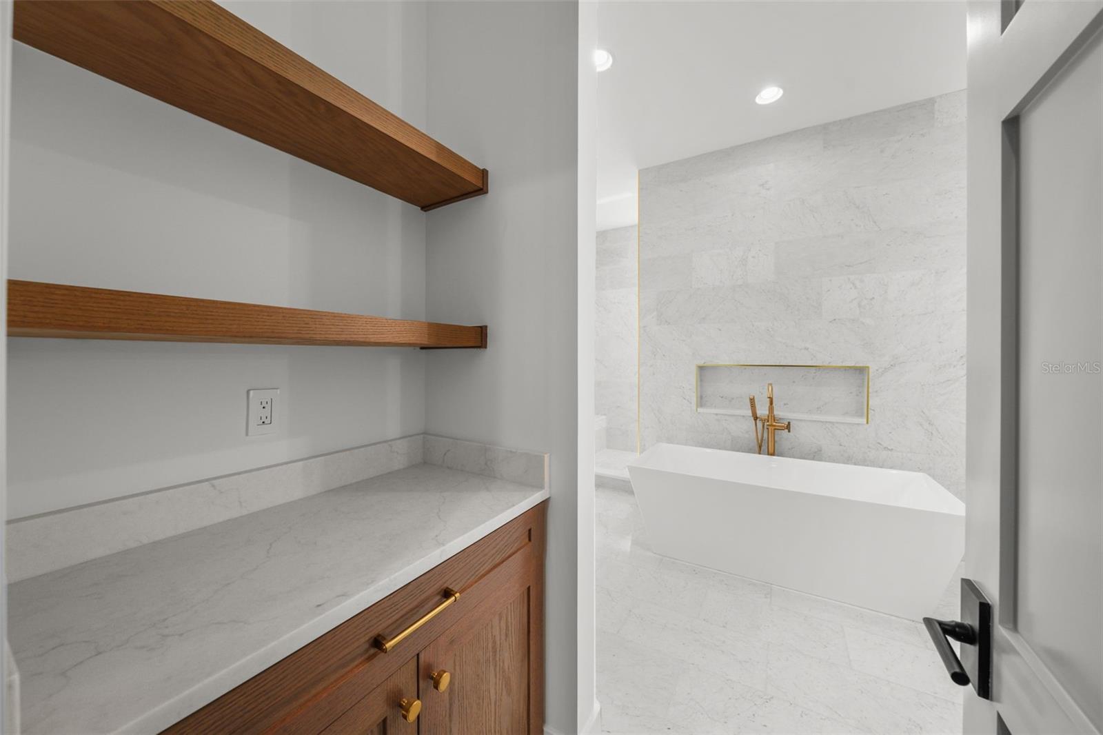 SUNSET PARK - Residential Lease