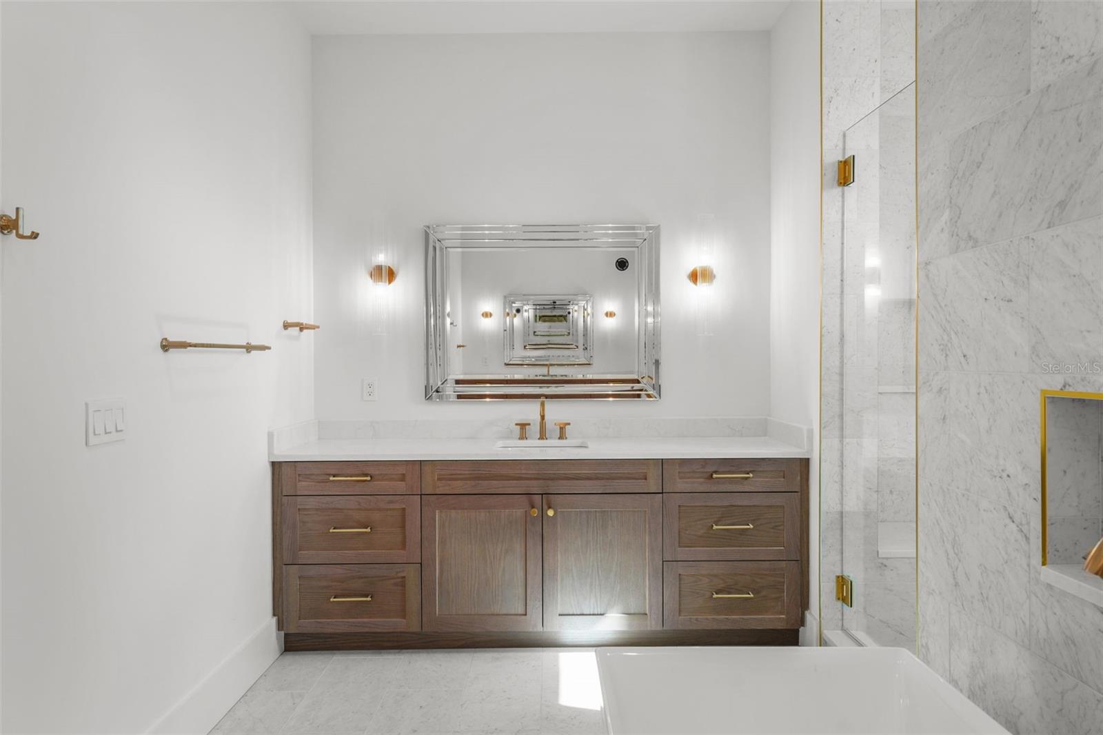 SUNSET PARK - Residential Lease