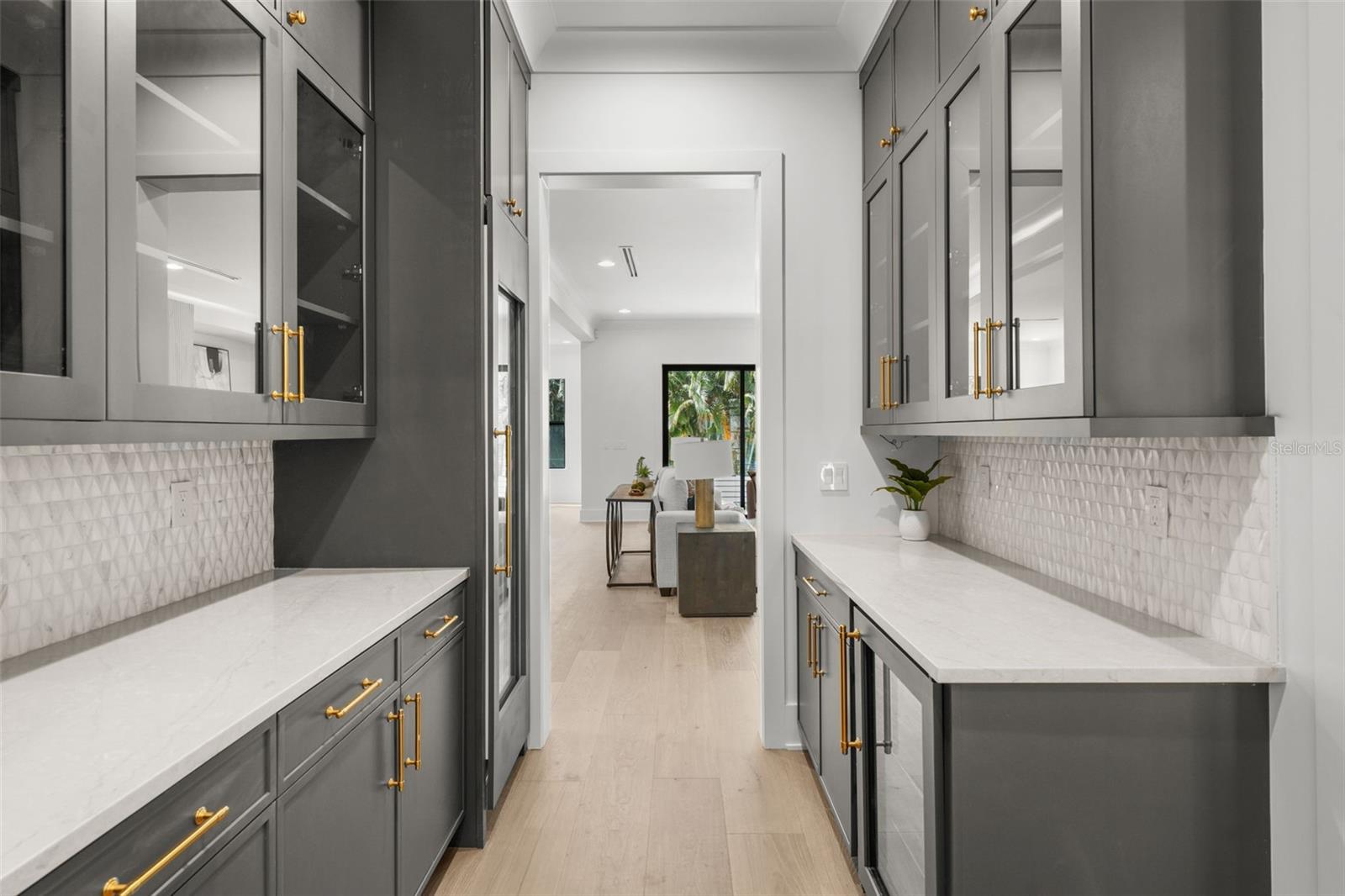 SUNSET PARK - Residential Lease