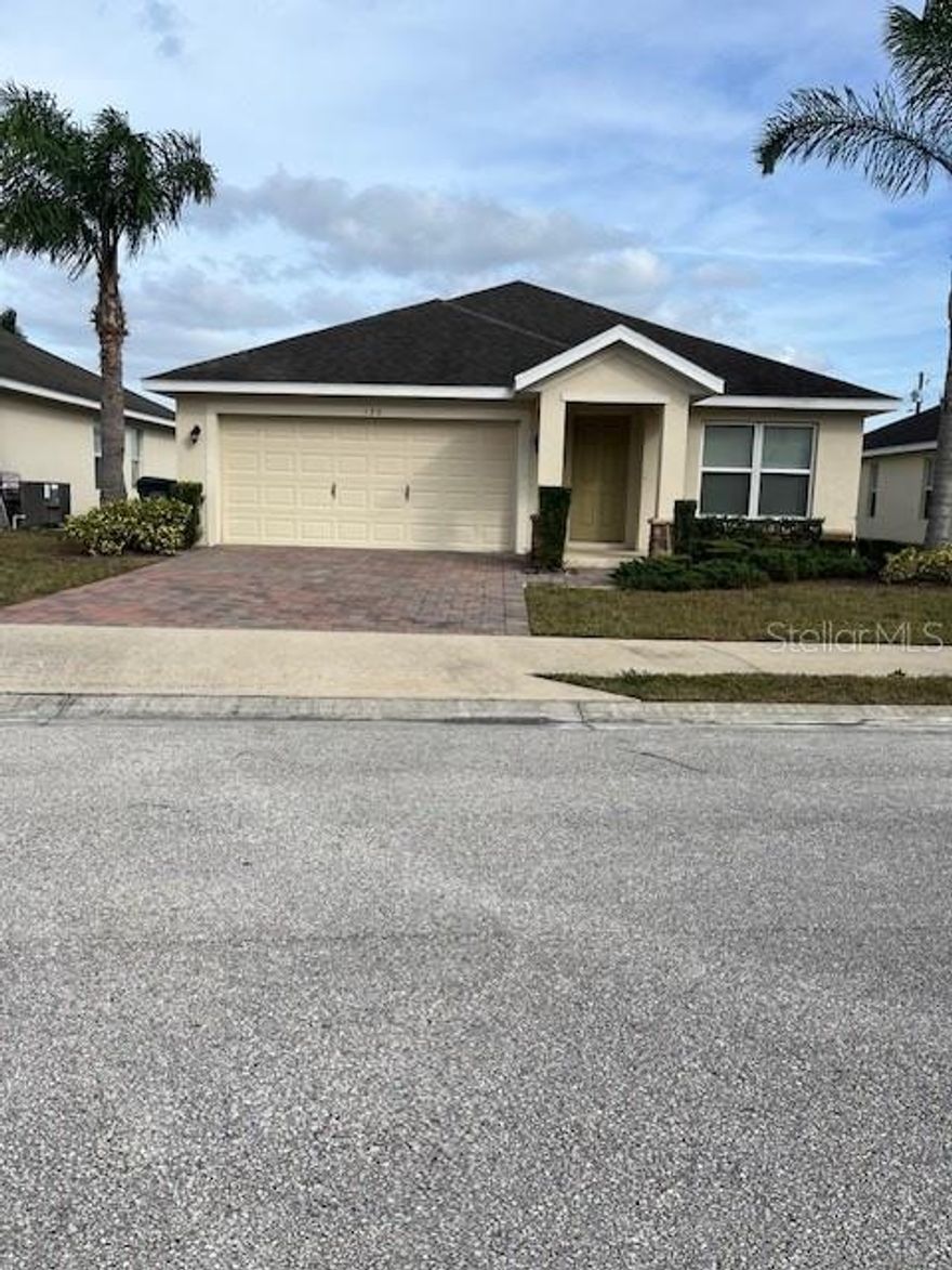 Beautiful home with 3 bedrooms 2 baths, open floor plan with high ceilings, and sliding doors that lead to a screened back porch. Close to I-4 shopping and theme parks.