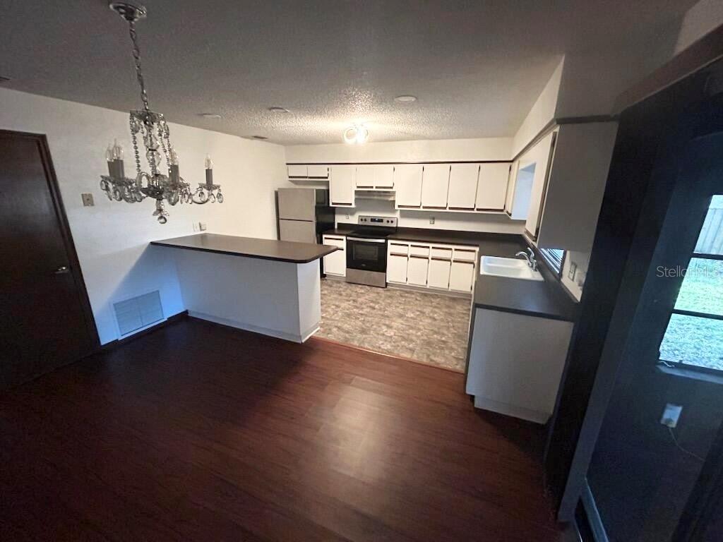 KENSINGTON COURT - Residential Lease