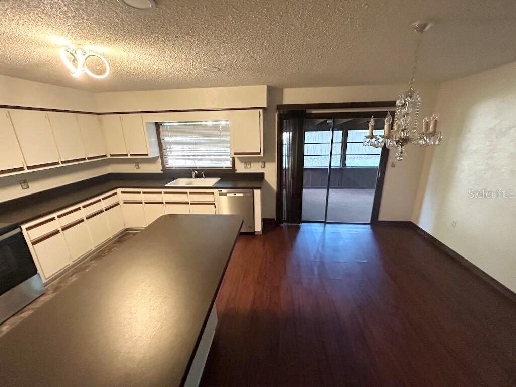 KENSINGTON COURT - Residential Lease