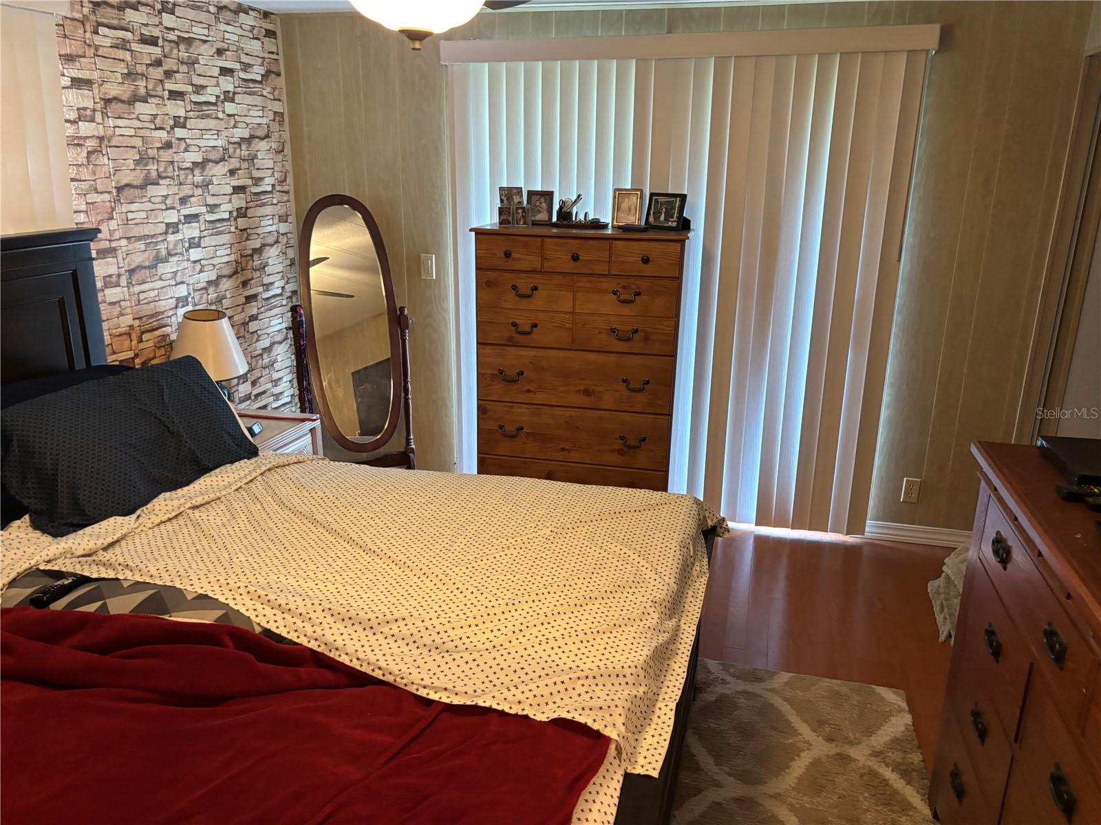 ZELLWOOD STATION - Residential