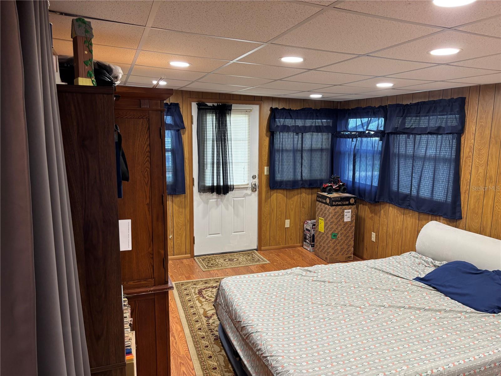 ZELLWOOD STATION - Residential