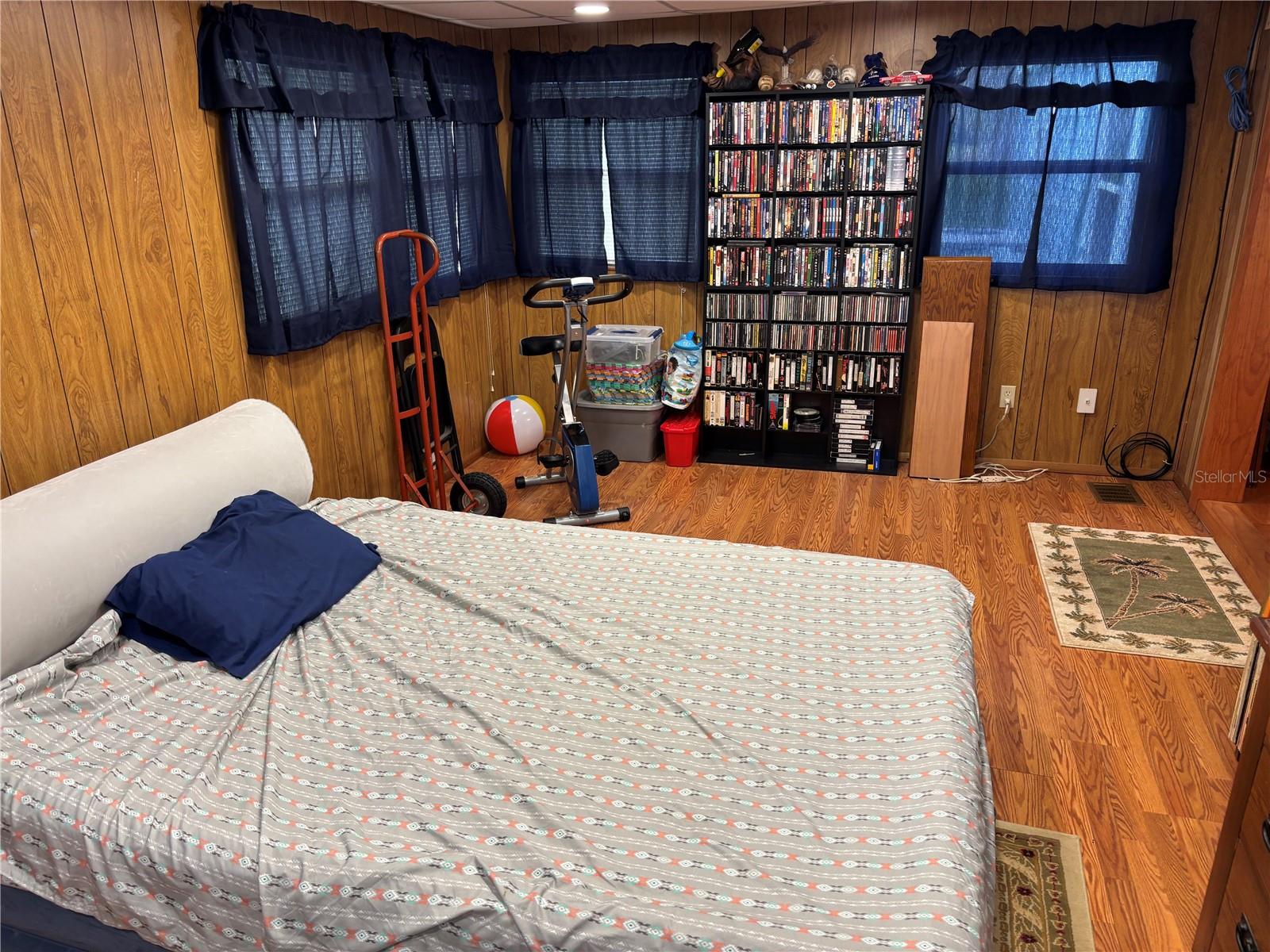 ZELLWOOD STATION - Residential