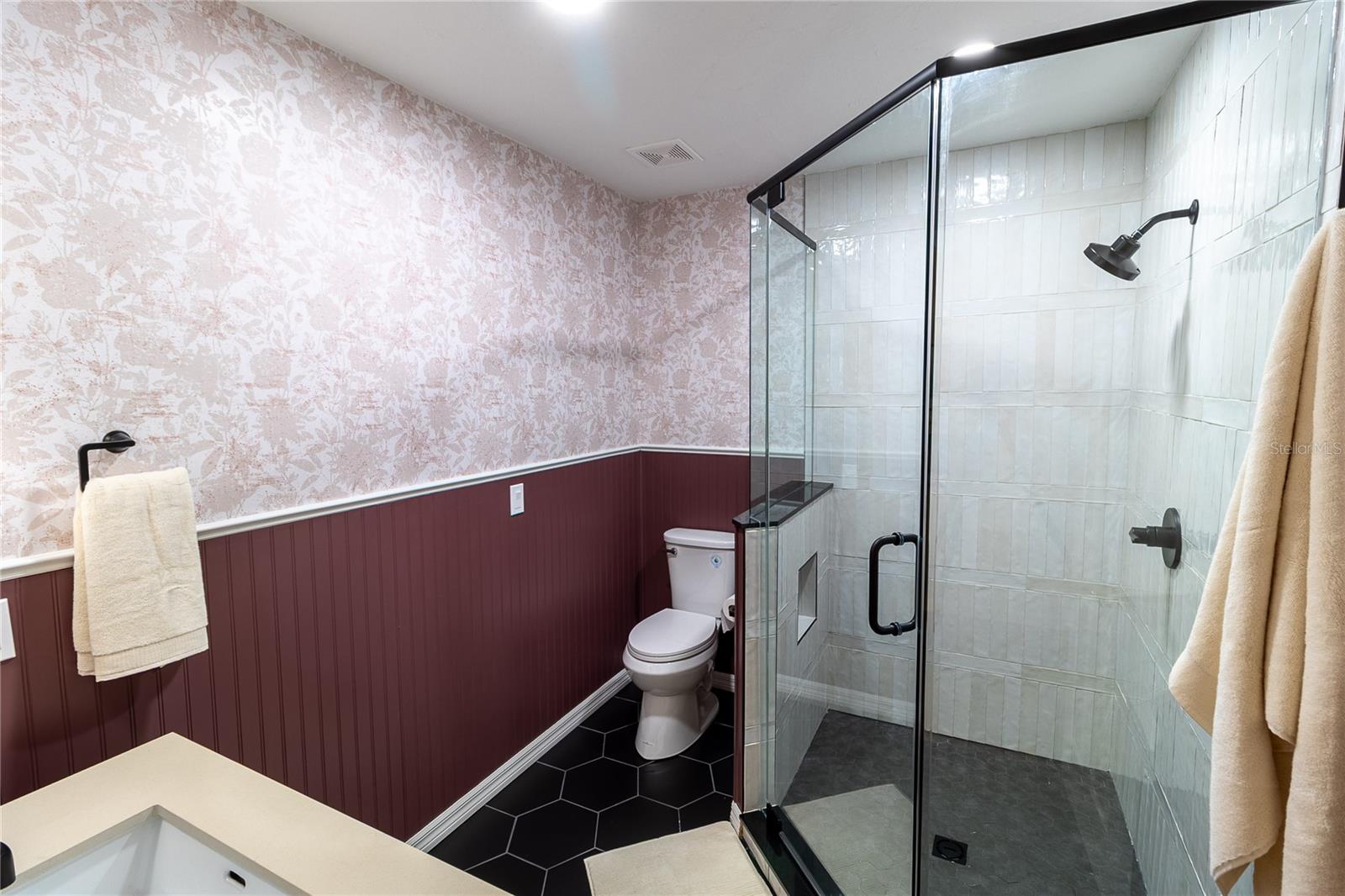 PINE HILL ESTATE ADD 3 - Residential Lease