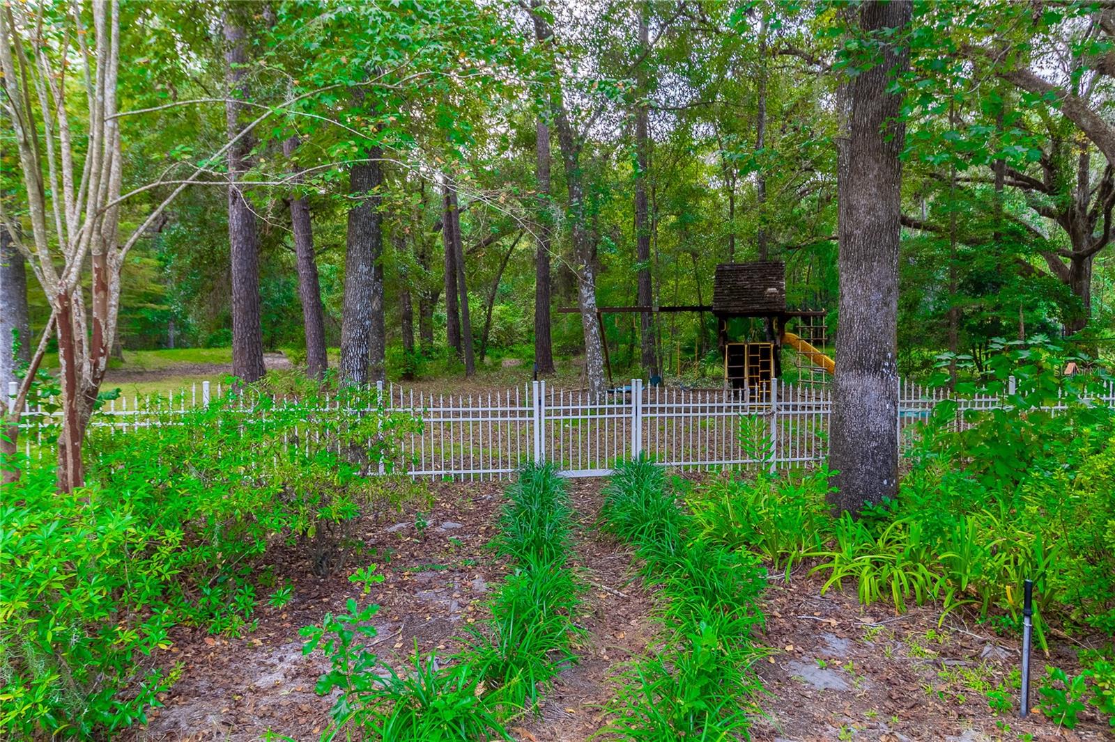 PINE HILL ESTATE ADD 3 - Residential Lease