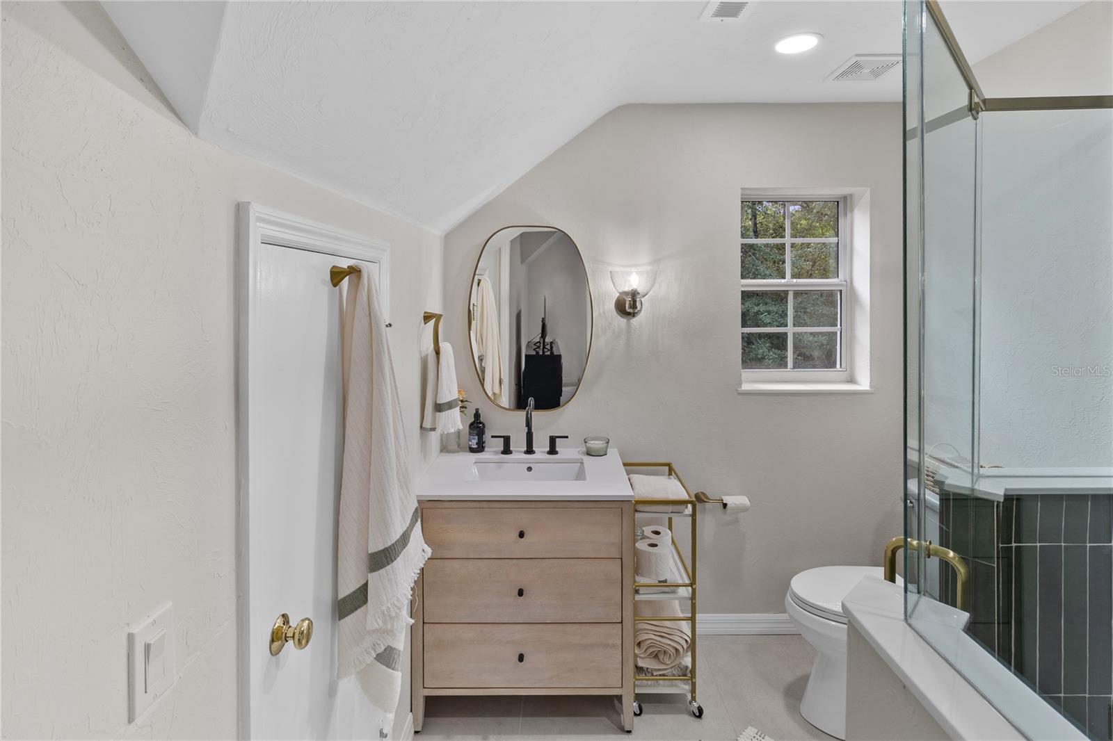 PINE HILL ESTATE ADD 3 - Residential Lease