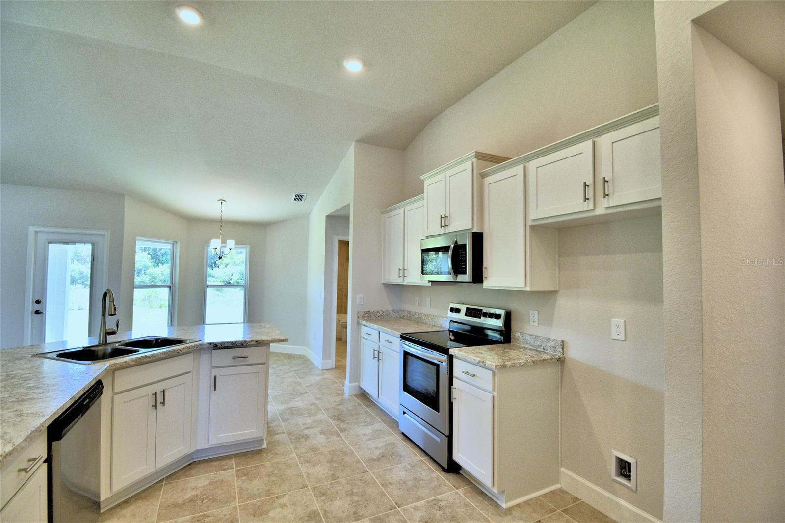 HICKORY RIDGE ESTATES - Residential