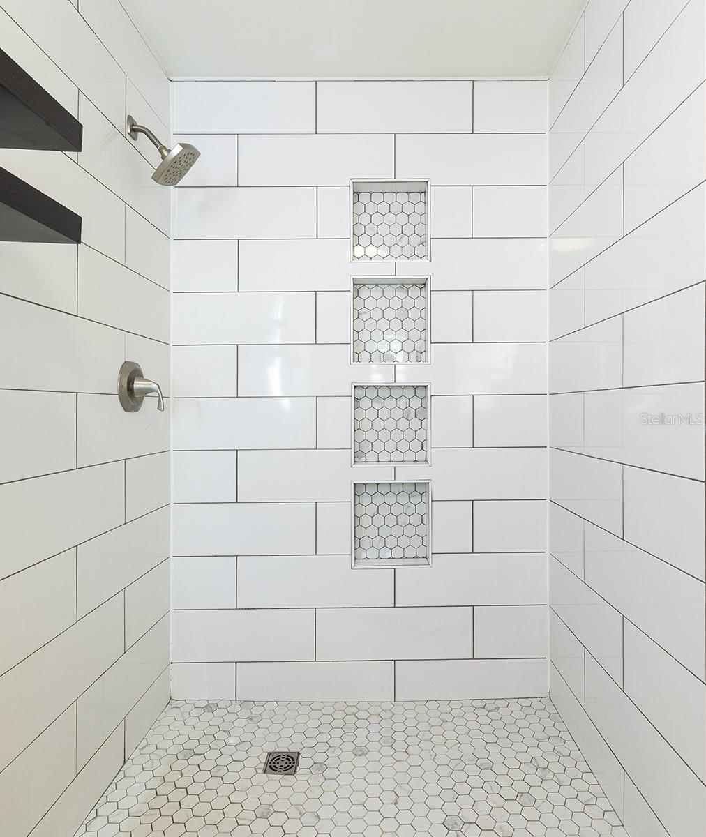 LAKE LAGRANGE MANOR - Residential