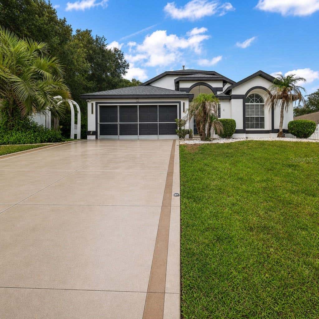 Photo of 33150 Kaylee Way, Leesburg, FL 34788 (MLS # G5114557)