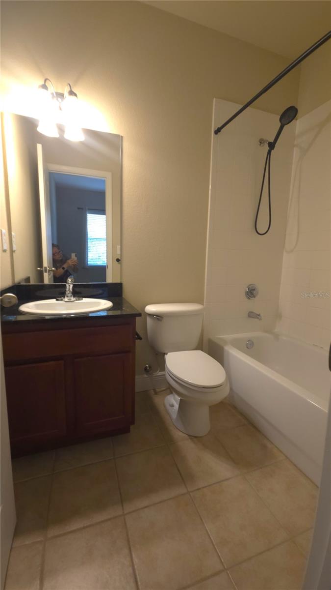 CHASE HOLLOW LLC PH 3 - Residential