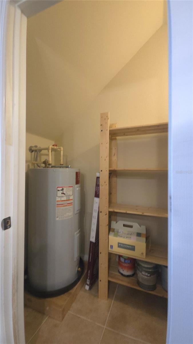 CHASE HOLLOW LLC PH 3 - Residential