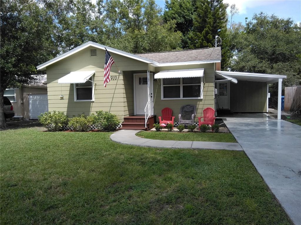 Photo of 910 9th Avenue SW, Largo, FL 33770 (MLS # TB8501672)