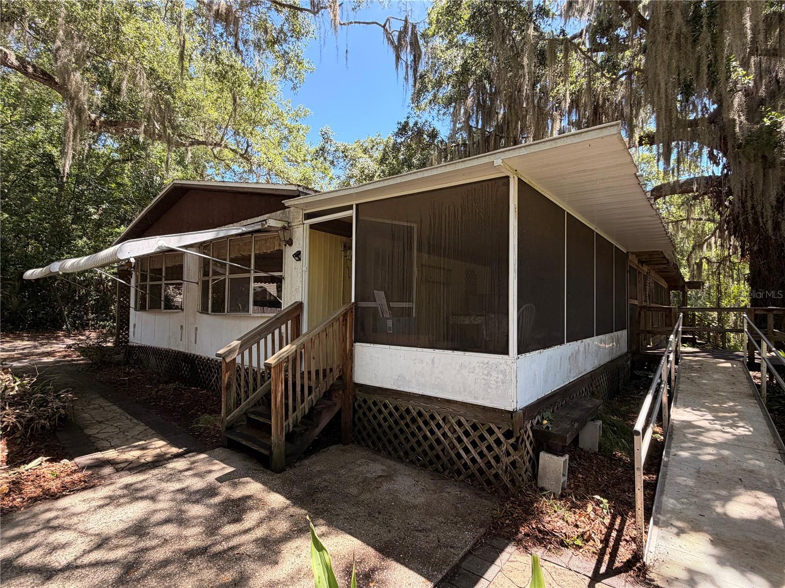 LYONS - Residential
