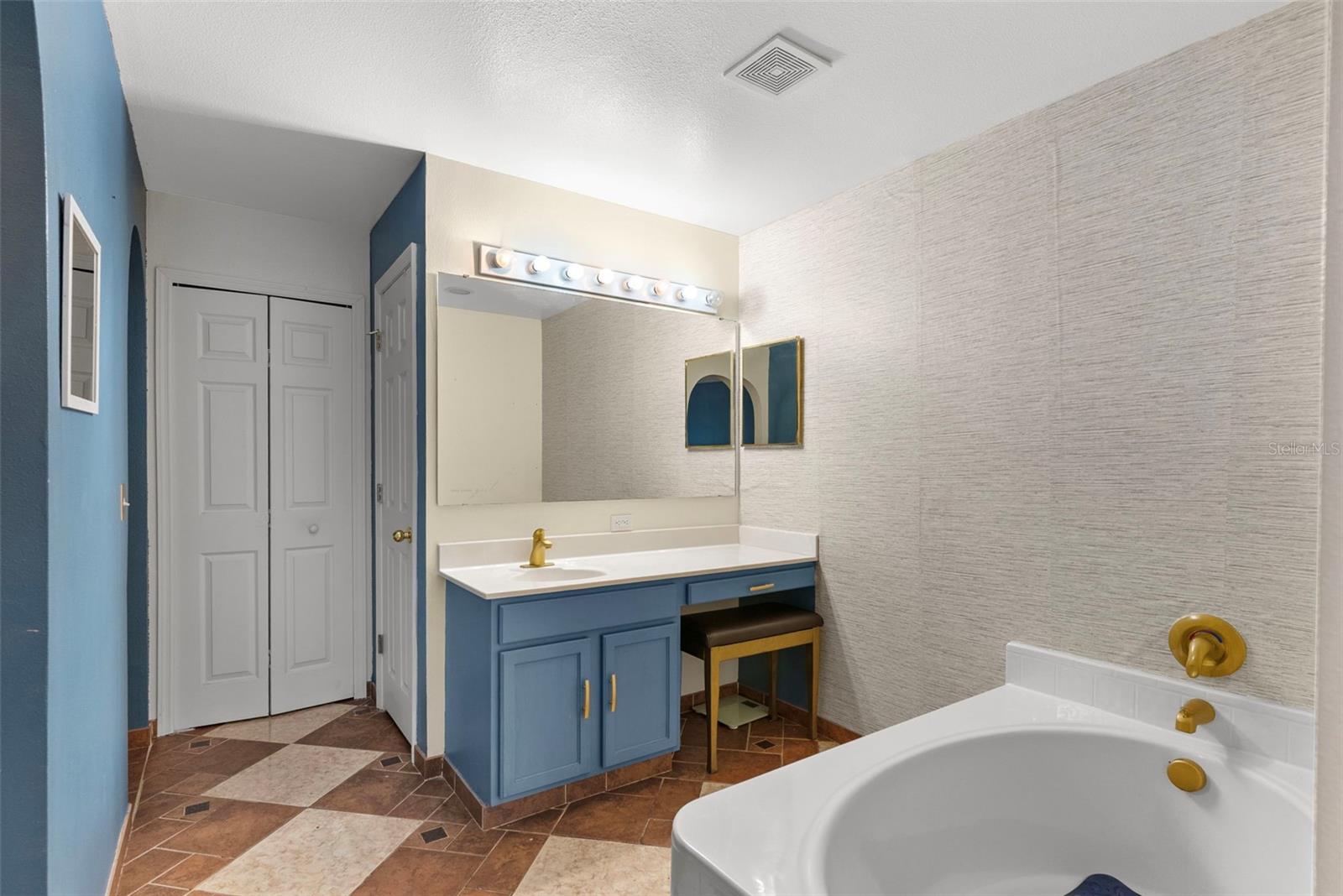 RANDA RIDGE PH 01 - Residential