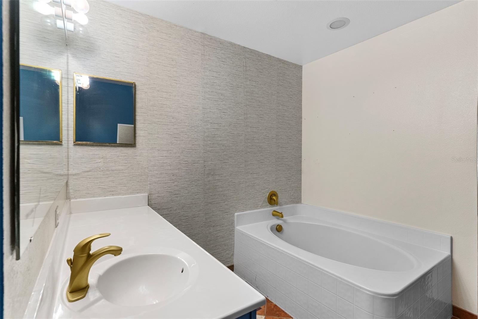 RANDA RIDGE PH 01 - Residential