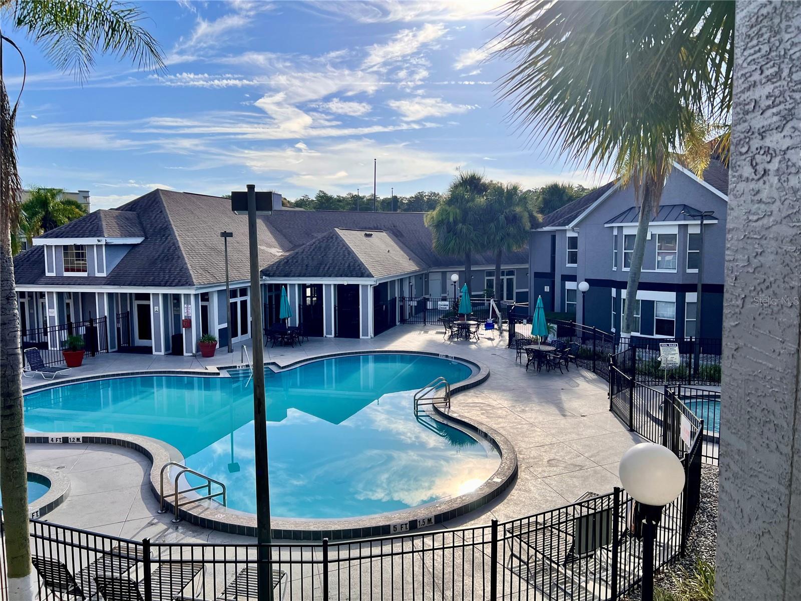 PARKWAY PALMS RESORT MAINGATE CONDO - Residential