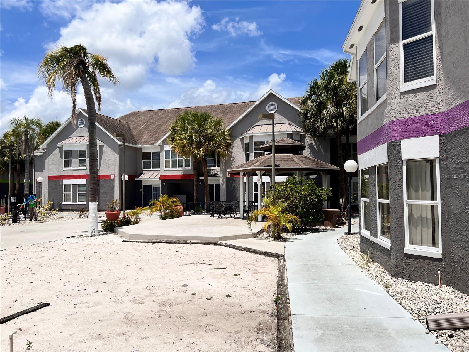 PARKWAY PALMS RESORT MAINGATE CONDO - Residential