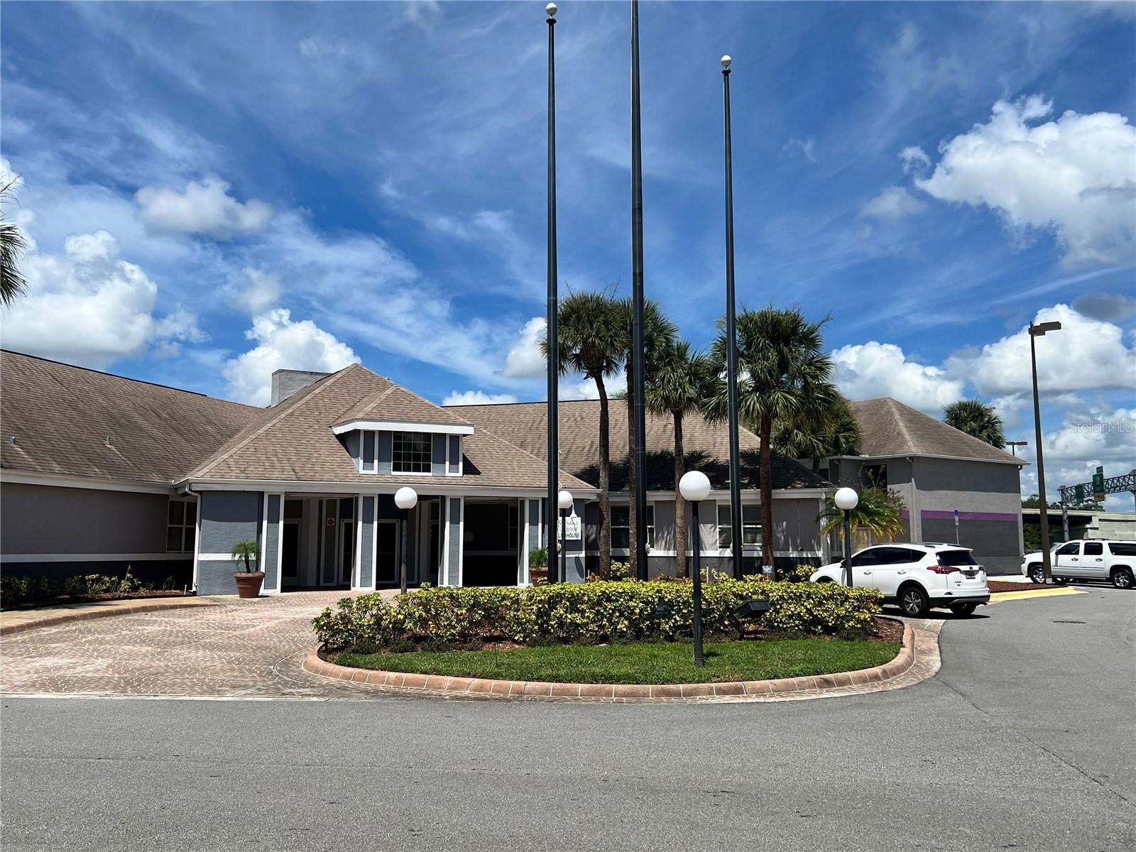 PARKWAY PALMS RESORT MAINGATE CONDO - Residential