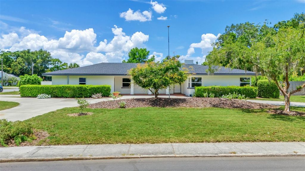 Photo of 333 Lake Otis Drive SE, Winter Haven, FL 33880 (MLS # P4934662)