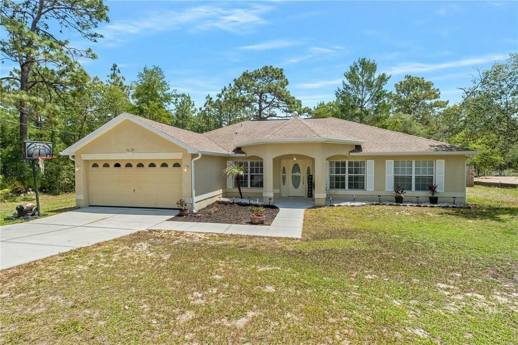 Royal Highlands no deed restrictions, no HOA, plenty of room for all your toys! Boats,Rv’s and 4 wheelers Huge 1/2 acre fenced in lot !
Large 3 bedroom home with 2 baths and vaulted ceilings on a dead end street ! More photos coming soon