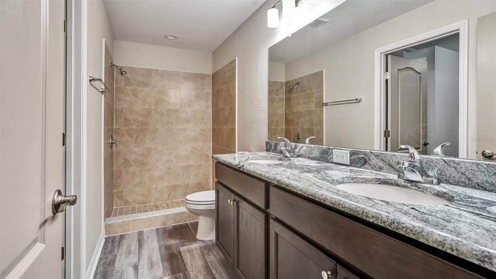 COVE/EAGLE LAKE - Residential Lease