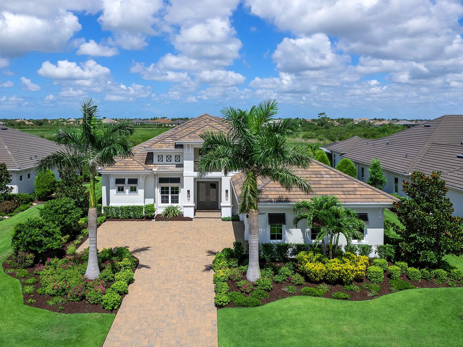 LAKE CLUB - Residential