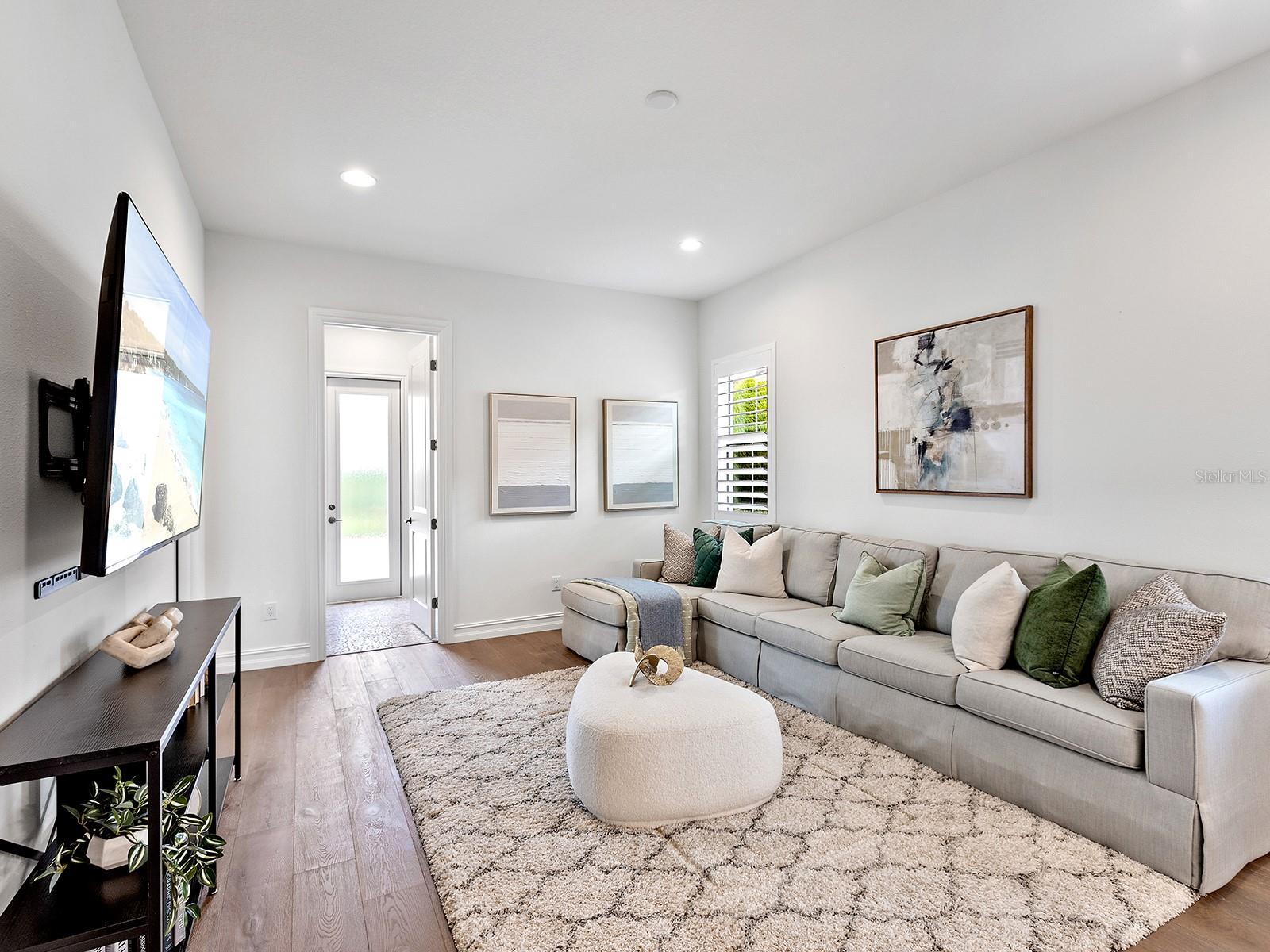 LAKE CLUB - Residential