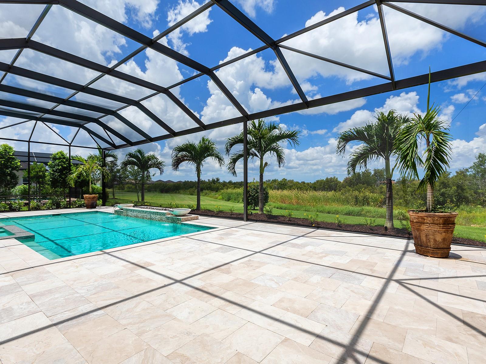 LAKE CLUB - Residential