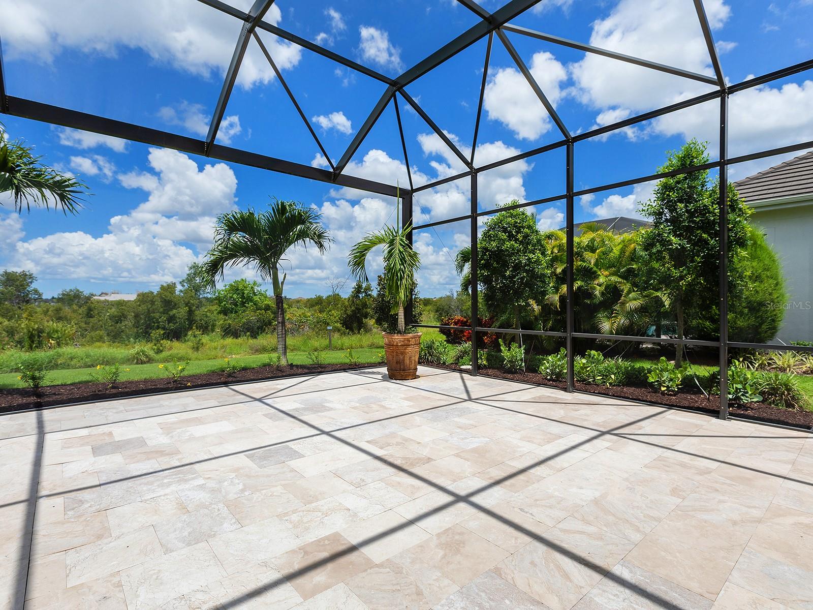 LAKE CLUB - Residential