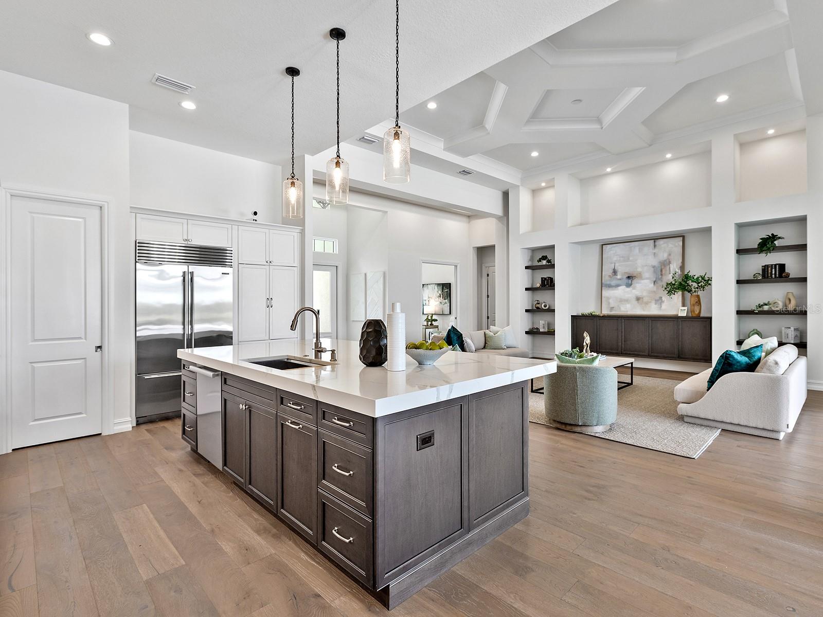 LAKE CLUB - Residential