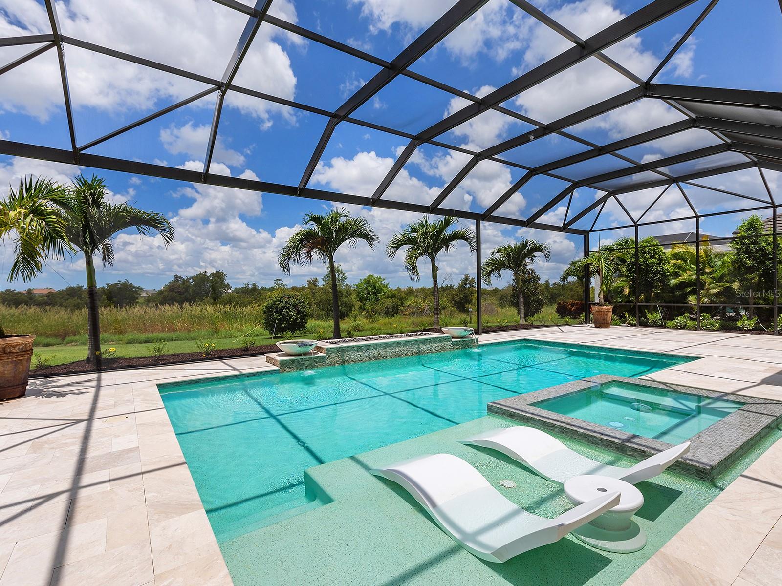 LAKE CLUB - Residential